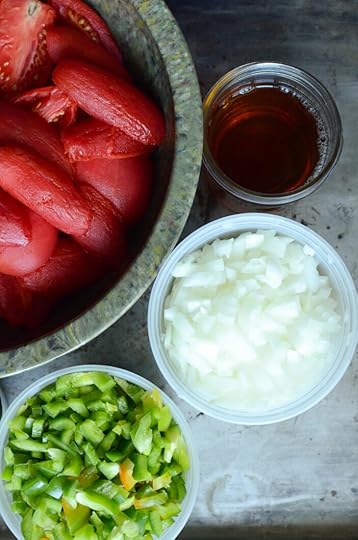 Peeled tomatoes, chopped onions, chopped green peppers and vinegar.