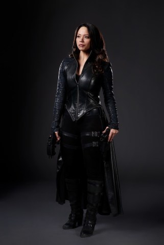 Two-dark-matter-tv-series-syfy-40743204-740-1107