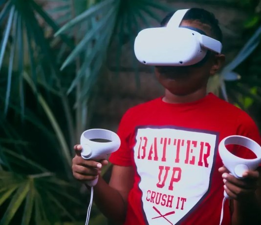 Dwelan wearing a Oculus Quest 2 virtual reality headset