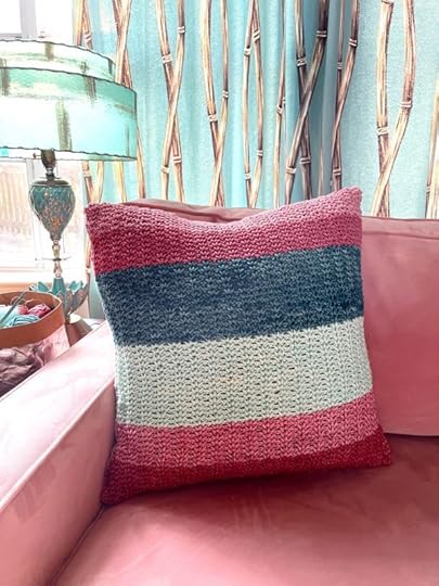 Tiny Shells Tunisian Crochet Pillow Pattern & Tutorial by Vickie Howell