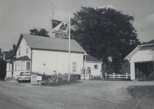 cavanaghs-store-black-and-white