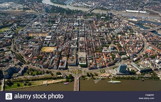 Блоки внутри полукруга — как раз и есть квадраты.