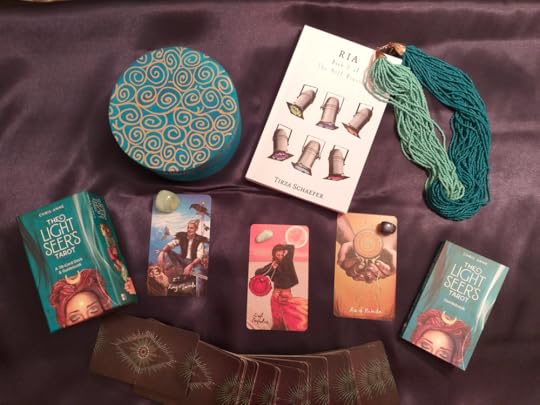This week's oracle card reading by Tirza Schaefer