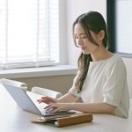 laptop japan girl