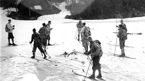 Resistance fighters on skis
