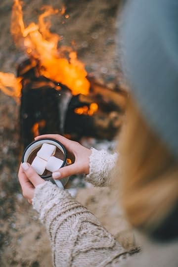 It's Friday and there's no better way to spend the first night of the weekend with friends around a fire with S'mores Hot Chocolate.