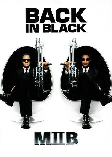 Tommy Lee Jones and Will Smith in Men in Black II (2002)