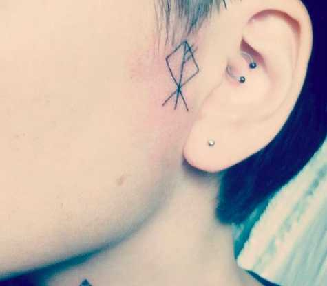 40 Small But Bold Face Tattoos | CafeMom.com