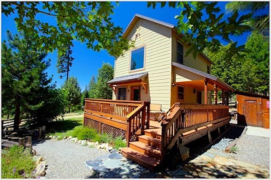 External photo of one of the best airbnb yosemite rentals