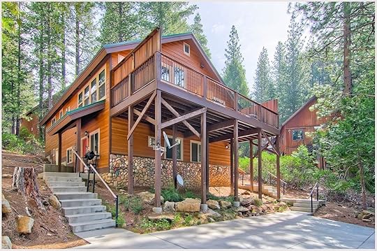 External photo of one of the best airbnb yosemite rentals