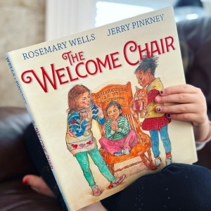 https://thebabybookwormblog.wordpress.com/2021/11/09/the-welcome-chair-rosemary-wells/