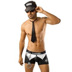 Plus grand chose à enlever, mais pas mal ce costume de strip tease "Agnet de police" pour l'enterrement de vie de jeune fille de Mademoiselle je craque pour les uniformes !