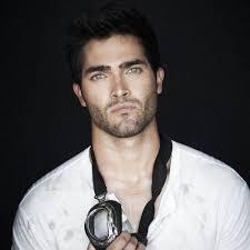 Tyler Hoechlin...so beautiful with his dark hair and green eyes..he's the reason why i watch Teen Wolf : r/LadyBoners