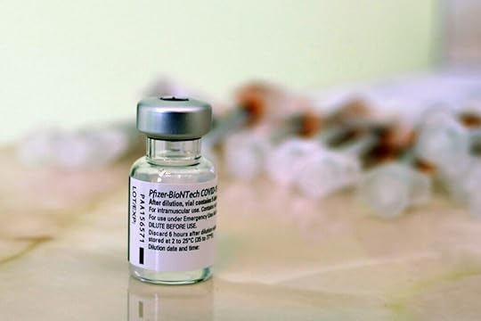 pfizer vaccine safe for those with anaphylaxis