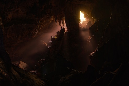 La imagen tiene un atributo ALT vacío; su nombre de archivo es caverna_morro_preto_por_rodrigo_tetsuo_argenton_04.jpg