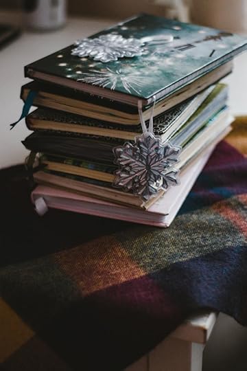 It's a new year and it's time for all the new planners. Do you use planners and notebooks to keep track of your life and goals? Or do you just wing it?