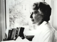 Mary-Stewart