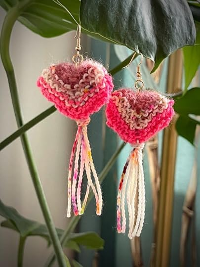 Knit heart earrings. Free pattern from Vickie Howell