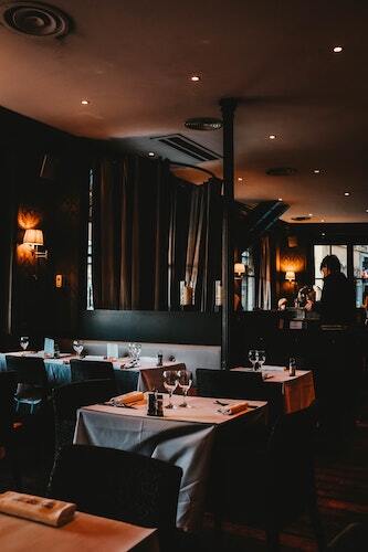 restaurant dining room