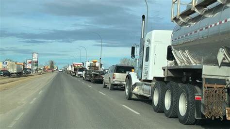 Anti-vaccine-mandate truck convoy passing through Alberta ...