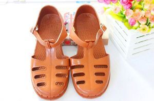 This image has an empty alt attribute; its file name is brown-plastic-1200.jpg