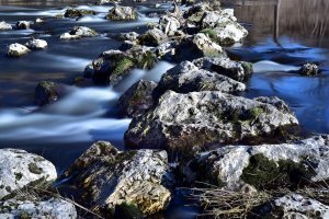 This image has an empty alt attribute; its file name is stones-4008526_960_720.jpg