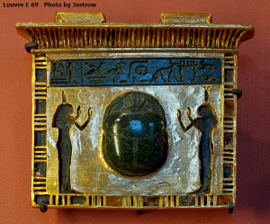 Isis and Nephthys guard the heart scarab that is given to the deceased.