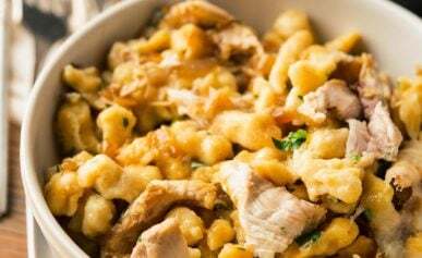 A bowl of German kasespatzle.