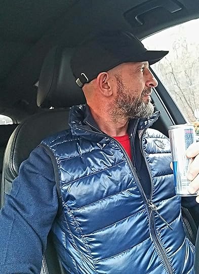 Ar putea fi o imagine cu 1 persoană