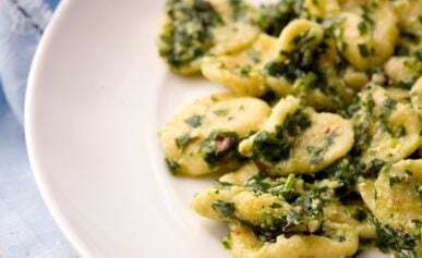 Arugula pesto with pasta