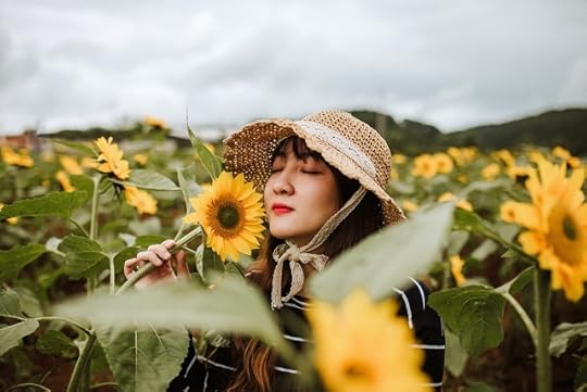 flower girl niche beauty blogger