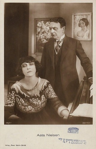 Asta Nielsen in Der Absturz (1923)