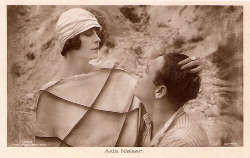 Asta Nielsen and Gregori Chmara in Der Absturz (1923)