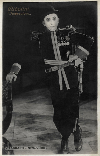Larry Semon in A Pair of Kings (1922)
