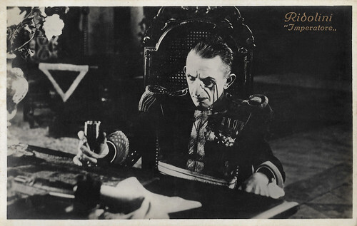 Larry Semon in A Pair of Kings (1922)
