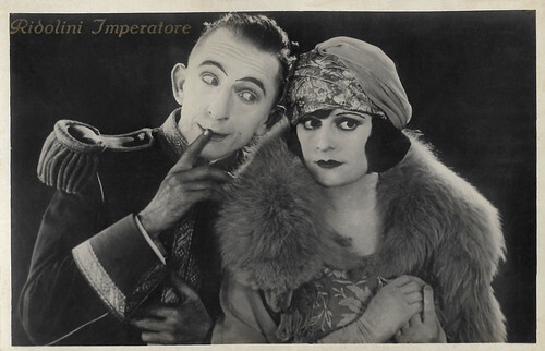 Larry Semon and Lucille Carlisle in A Pair of Kings (1922)