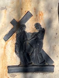 Simon of Cyrene helps Jesus with the cross