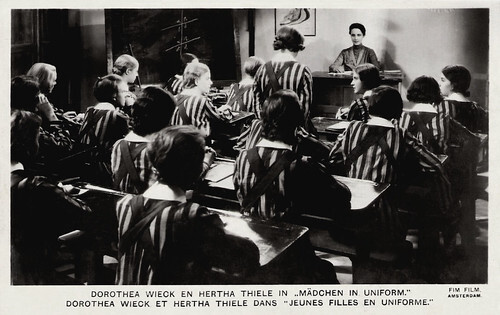 Dorothea Wieck and Hertha Thiele in Mädchen in Uniform (1931)
