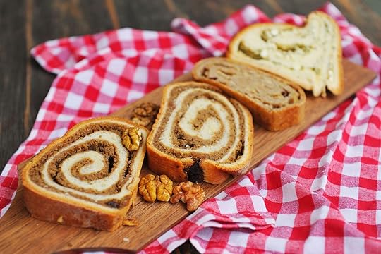 sliced sweet roll