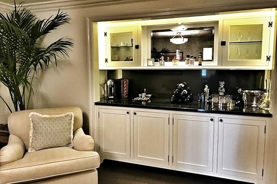 Luxury hotels amenities in bar at Deer Path Inn