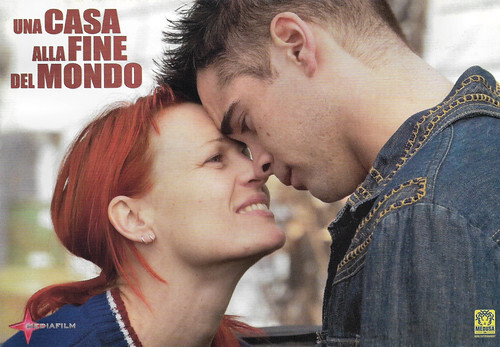 Robin Wright and Colin Farrell in A Home at the End of the World (2004)