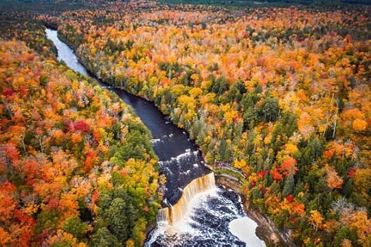 Tahquamenon Falls Michigan hikes