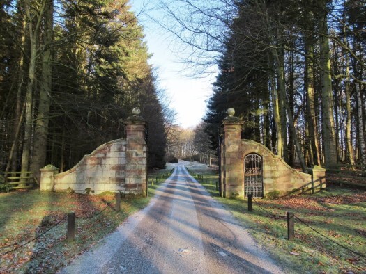 Through the gates to Fyvie Castle. Ailish Sinclair | Castles in the Snow