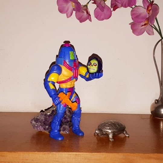 Man-e-Faces performing Hamlet while holding Skeletor's skull