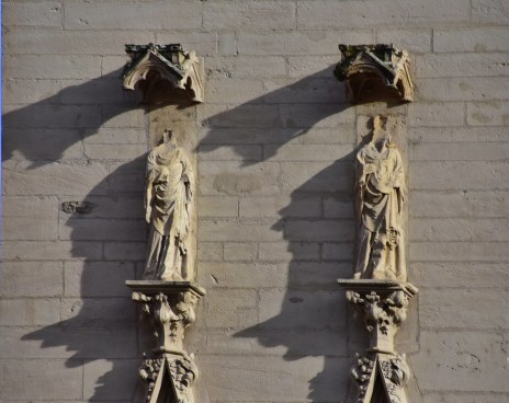 missing statues heads on the church in Lyon
