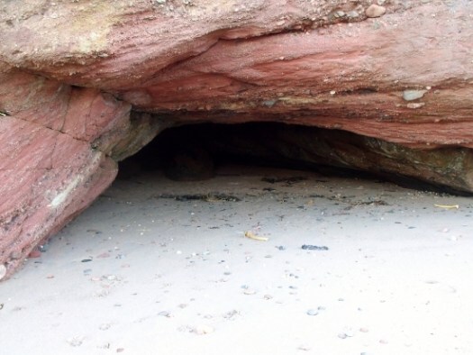 the pooping cave at New Aberdour beach