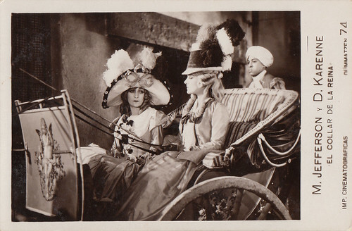 Diana Karenne and Marcelle Jefferson-Cohn (a.k.a. Marcelle Chantal) in Le collier de la reine (1929)