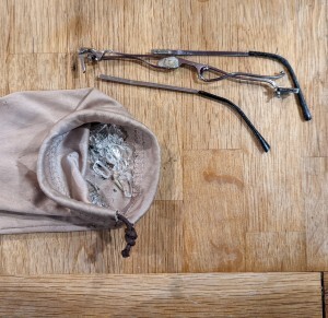 picture of smashed spectacles