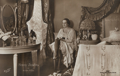 Fern Andra at home