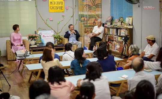 Bác sĩ Đỗ Hồng Ngọc với “Bông hồng cho mẹ và những cảm nhận học Phật” ảnh 1